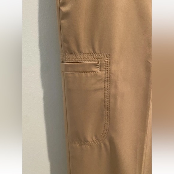Zenergy Golf By Chicos Tan Capri Pants Chicos Sz 1 (US Sz 8) w/Tee Holder 33Wx23 - Picture 2 of 12